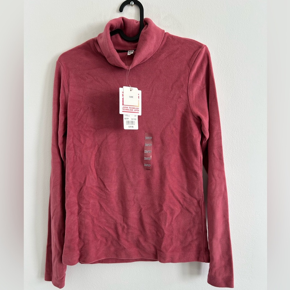 NWT Uniqlo women’s turtleneck heat tech sweater XS